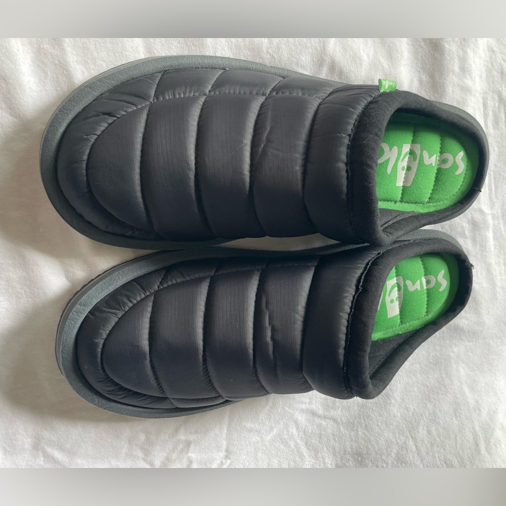 Sanuk Men's Puff N’ Chill Black Quilted Puffer Mule Slip-On - Picture 3 of 9